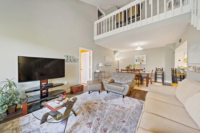 Building Photo - 860 Bella Vista Ct S