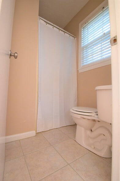 Building Photo - 617 Plymouth Dr