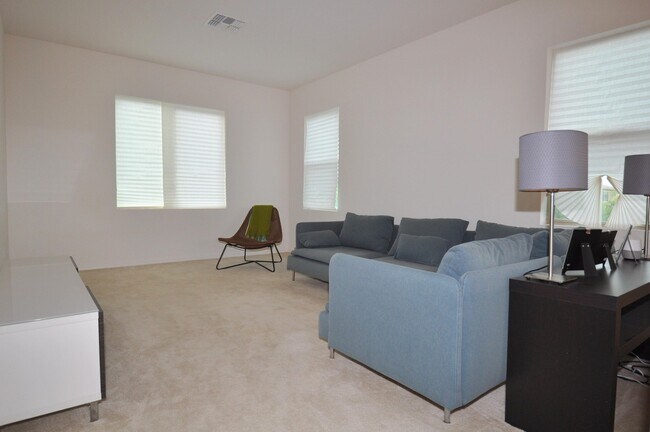 Building Photo - Stunning 5bed/3bath 2771 sq/ft Gilbert Home!