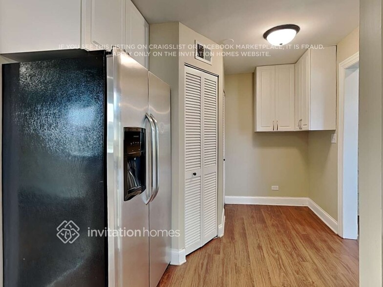 Building Photo - 336 W Brookfield St