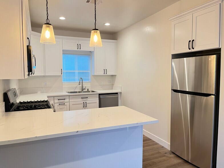 Building Photo - 9938 Lull St