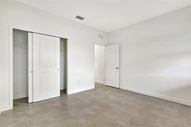 Building Photo - 14183 SW Harker St