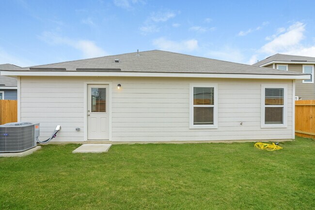 Building Photo - 11923 Lake Park