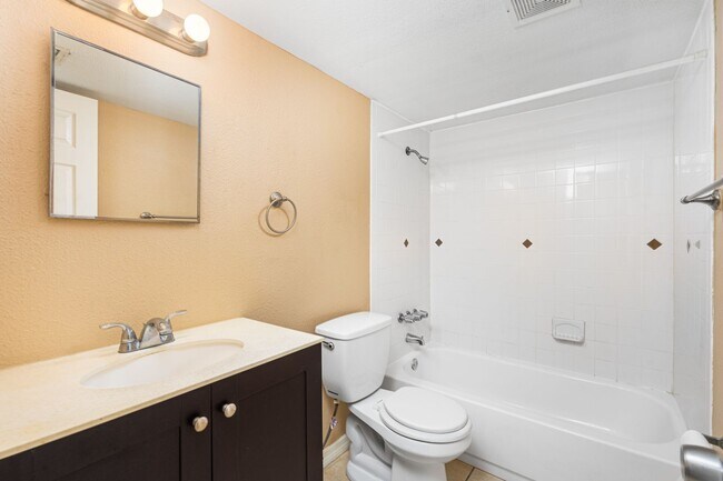 Building Photo - 2 Bedroom at Acqua Condominium