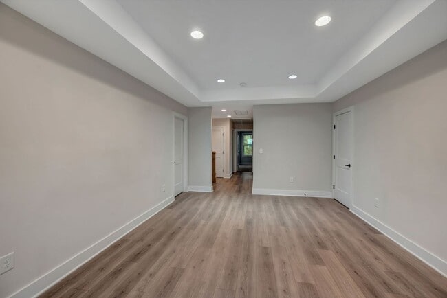 Building Photo - Modern 4 Bedroom/ 3 Bath Home in East Nash...
