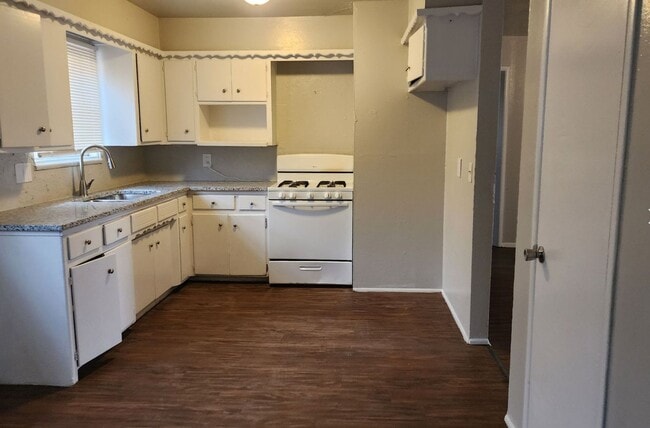 Building Photo - 3 bedroom 2 bath - SE 70th and I-35