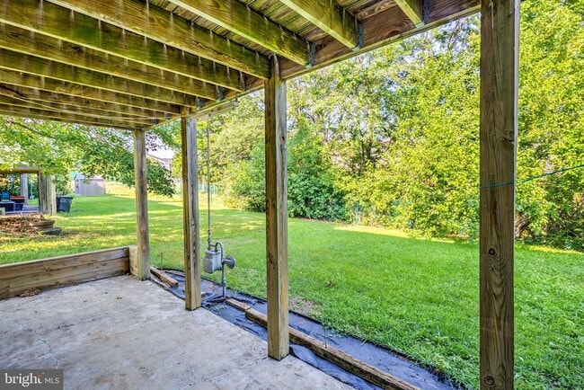 Building Photo - 213 Copperfield Ln