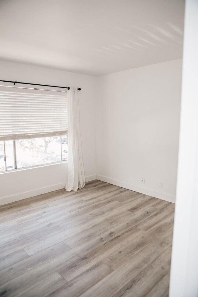 Building Photo - 681 Diamond Way