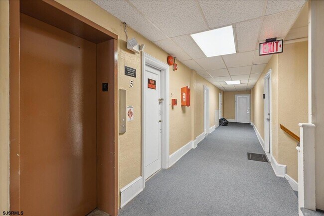 Building Photo - 33 S Iowa Ave