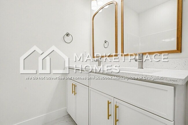 Building Photo - 5 Taverly Dr