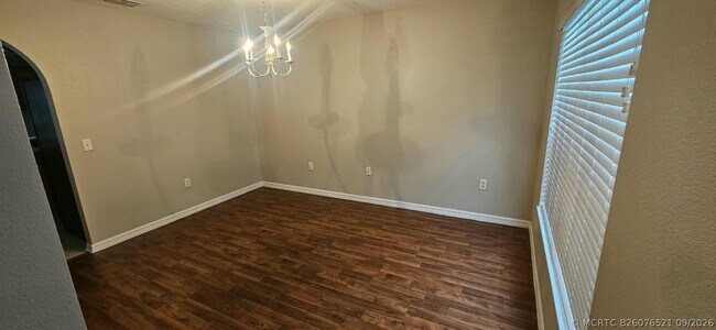Building Photo - 523 Stonewall Ave