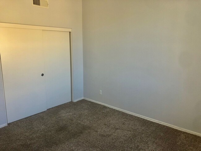 Building Photo - 2 Bed/2 Bath Otay Ranch