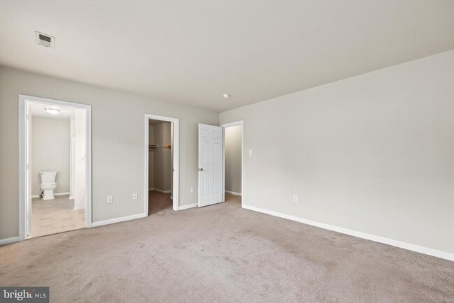 Building Photo - 16 Varone Dr