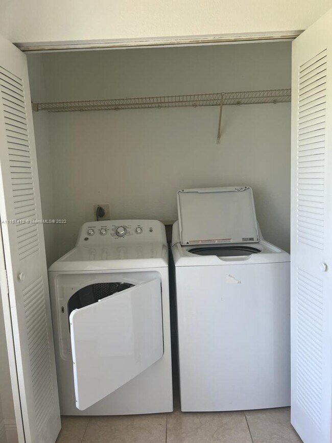 Building Photo - 13060 Vista Isles Dr