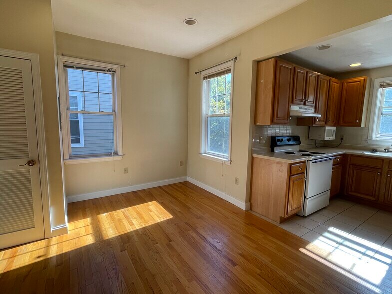 Building Photo - 454 Green St