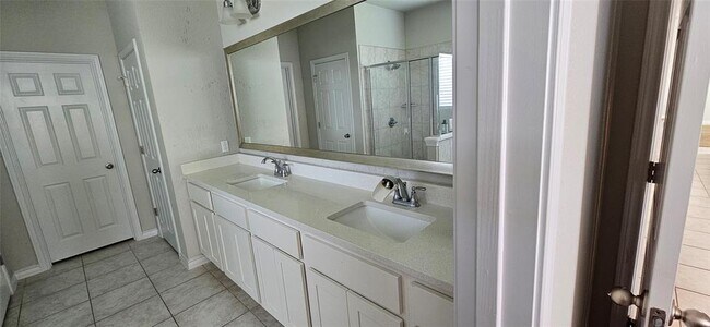 Building Photo - 16700 Fresno Cove