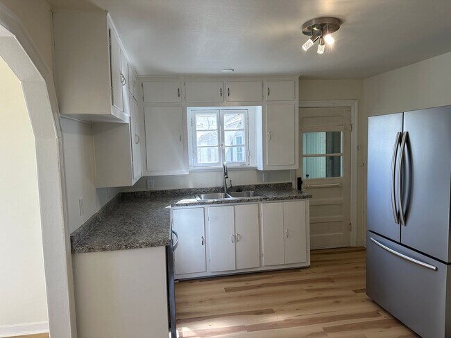 Building Photo - Updated 4 bedroom home on a huge lot!