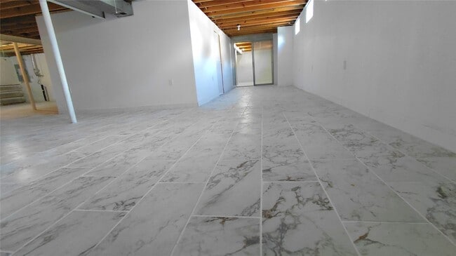 Building Photo - 874 Hollyridge Dr