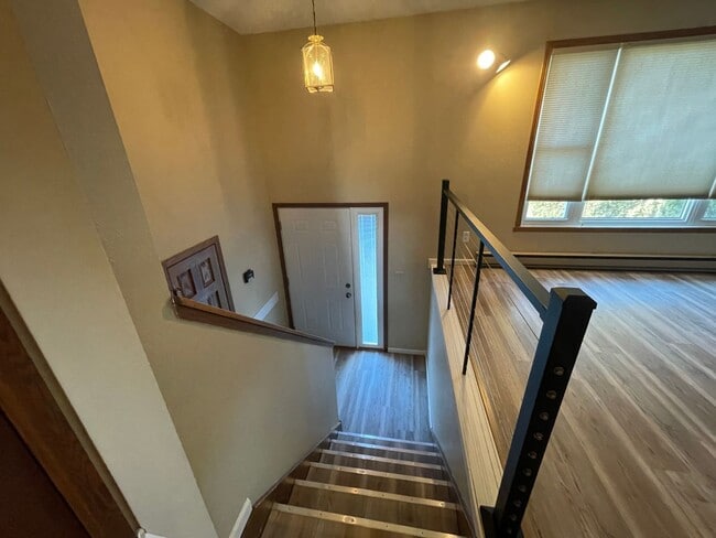Building Photo - 2 bd/1.5 Bath Townhome FOR RENT!!