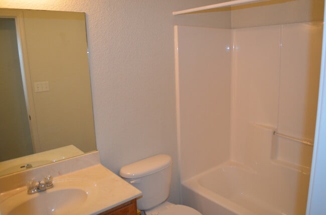 Building Photo - 326 N 10th St