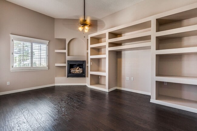 Building Photo - Amazing Tri-Level Westside Rental Home w/ ...