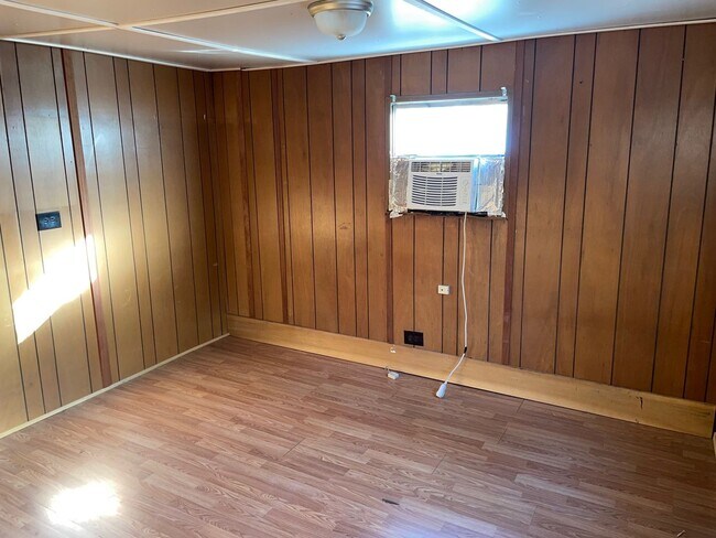 Building Photo - 2 BDRM 1 BA SINGLEWIDE MOBILE HOME IN PARK...