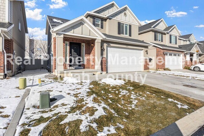 Building Photo - 626 S State Rd