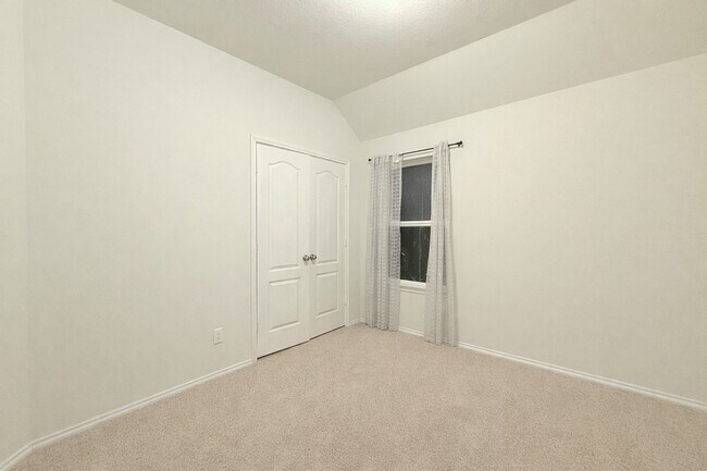 Building Photo - 15515 Islandview Ln