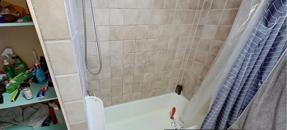 Building Photo - 12 Saunders St