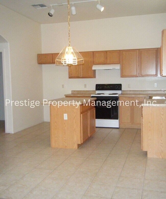 Building Photo - 3/2 Spacious Vail Home, Must See!