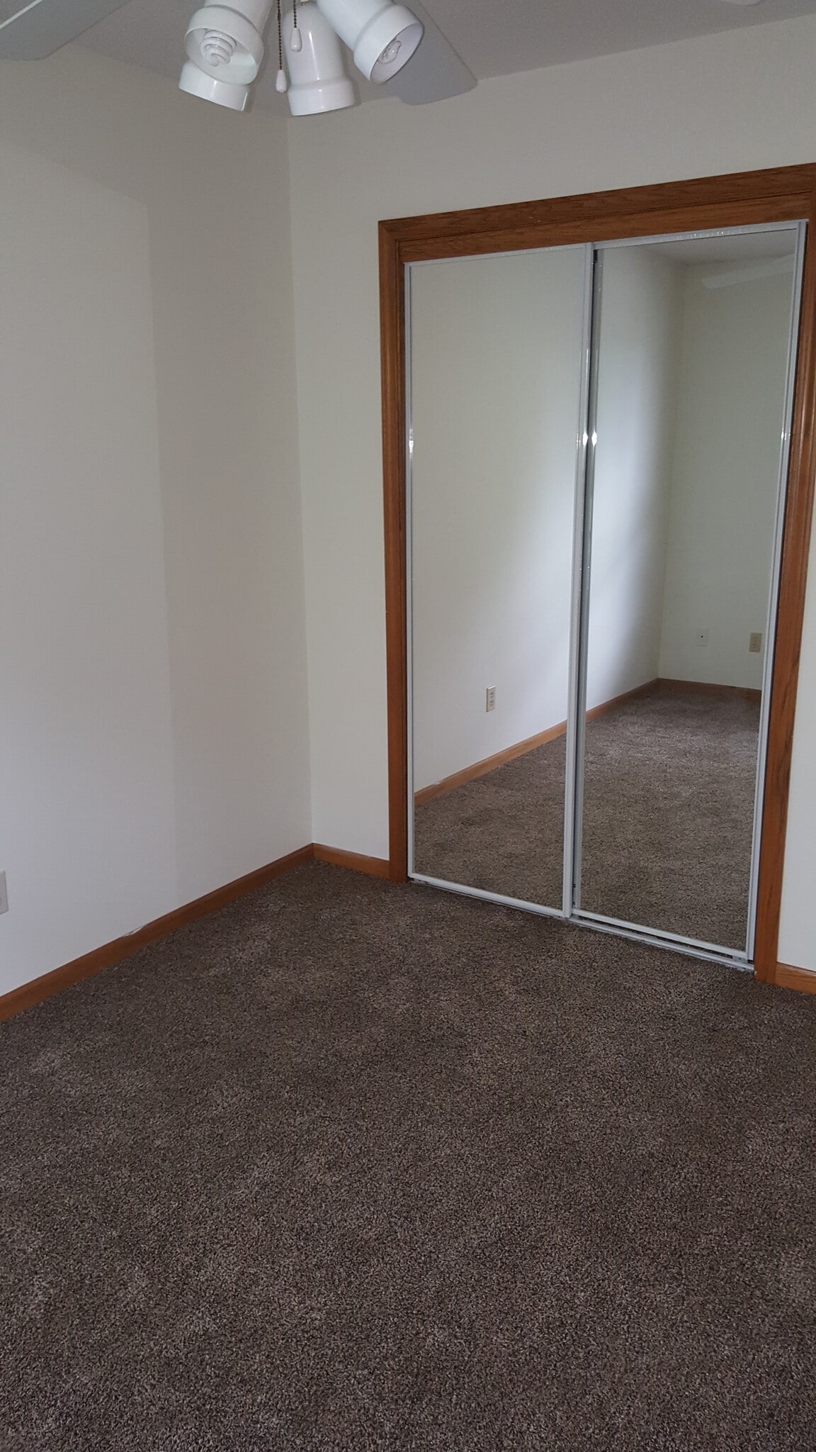 Building Photo - 1929 Victory St