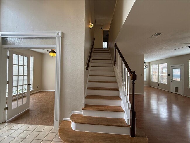 Building Photo - 4614 Russett Pl S