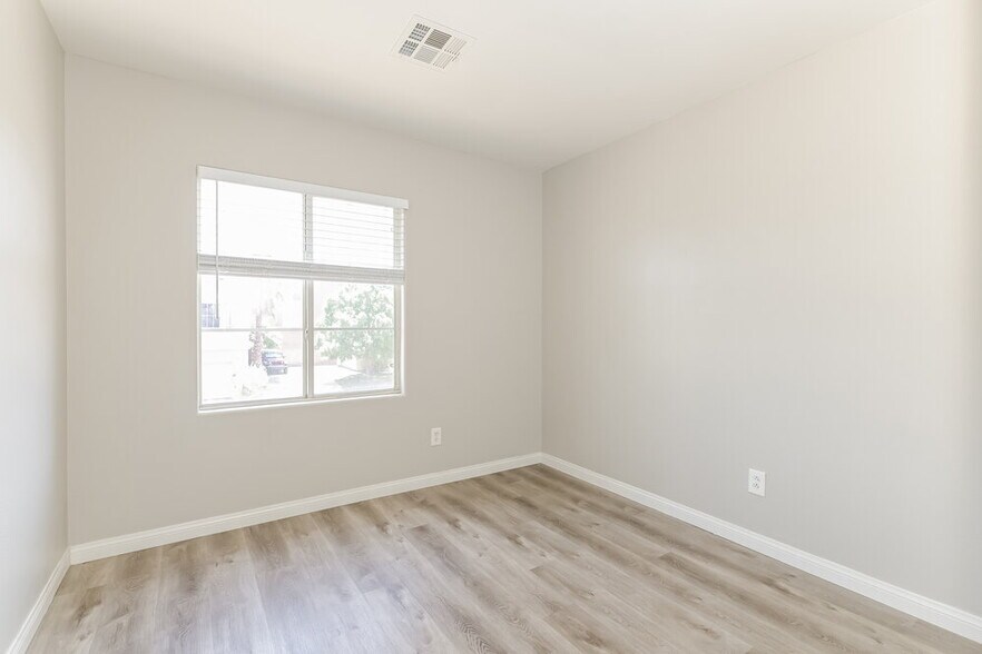 Building Photo - 698 Blooming Sage Ct