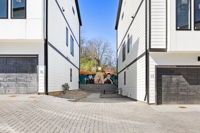 Building Photo - 223 Oceola Ave
