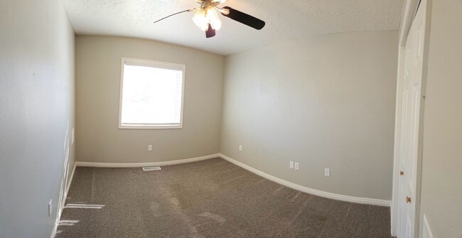 Building Photo - Townhouse For Rent In Rexburg