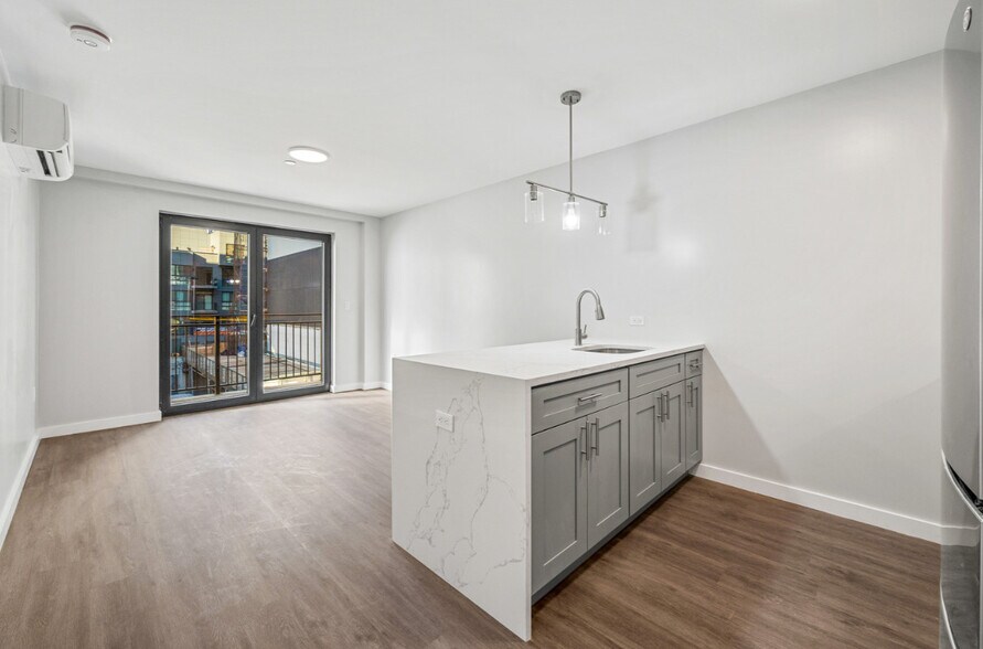 Building Photo - Skylimit Tower