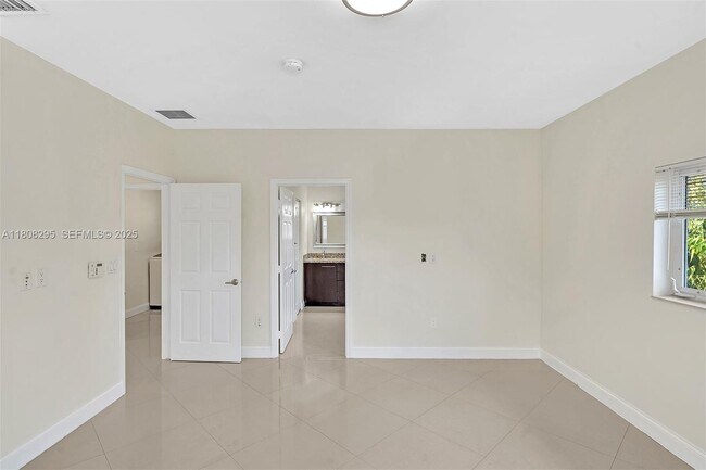 Building Photo - 2620 NE 214th St