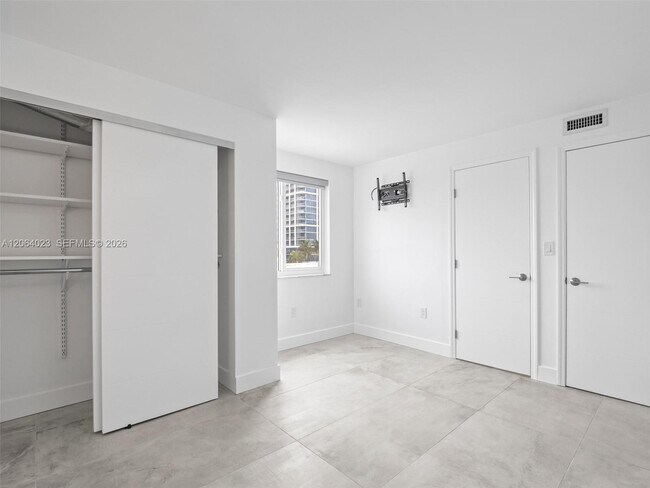 Building Photo - 6725 Harding Ave