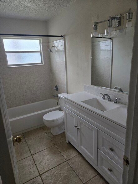 Building Photo - 705 Michigan Ct