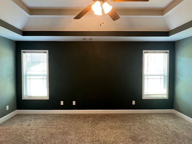 Building Photo - Beautiful Home that looks Brand New / First Full Month's Rent FREE with a 13 Month Lease!!