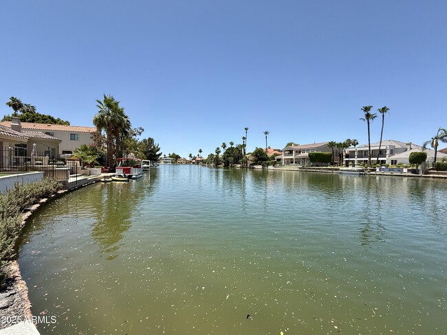 Building Photo - 1523 E Treasure Cove Dr