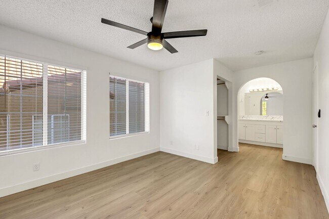Building Photo - Remodeled 2 bedroom condo