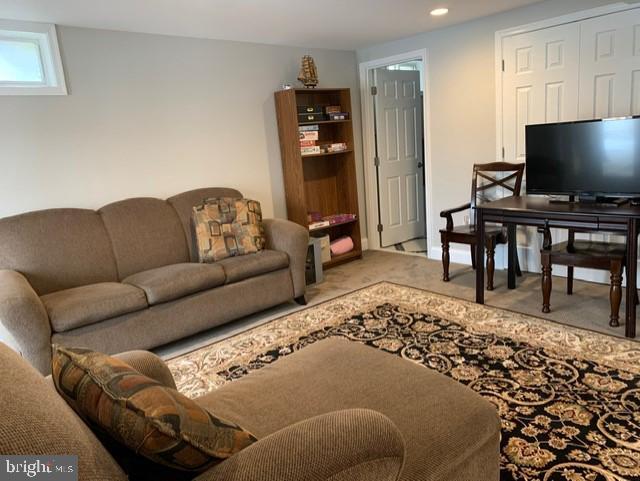 Building Photo - 7413 Farnum St