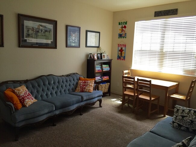 Building Photo - Sandstone Ranch Estates Refrig A/C 4 bed, 3 bath Home with Many Extras!