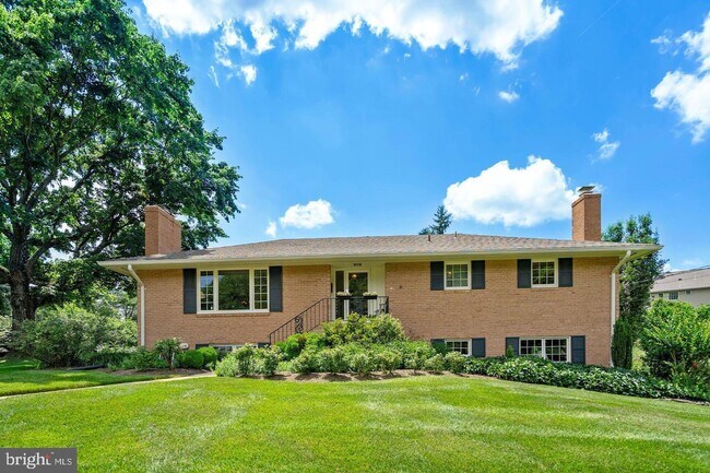 Building Photo - 6425 Noble Dr