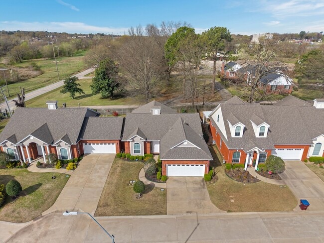 Building Photo - 17 Jeffrey Way