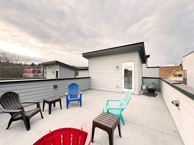 Building Photo - 3bd/2ba Seattle Townhome
