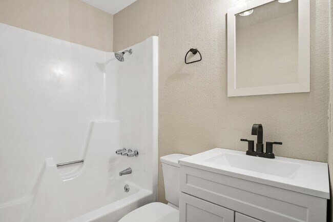 Building Photo - 2-Bedroom Gem with Granite Countertops Available in May