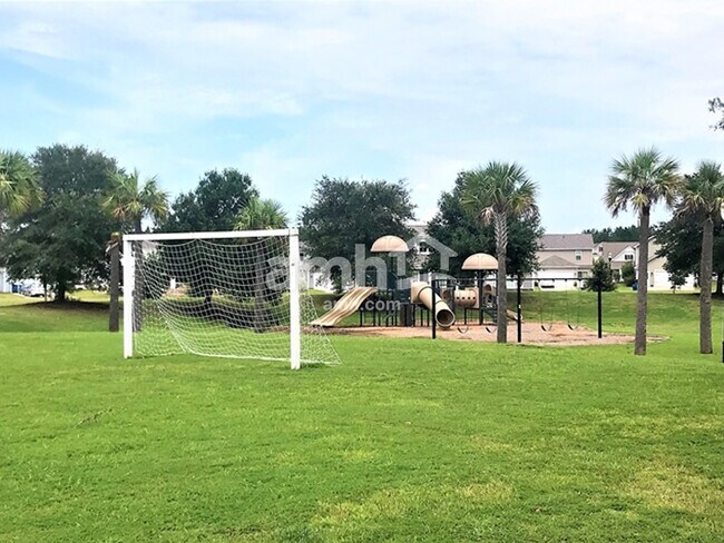 Building Photo - 12 Cherry St