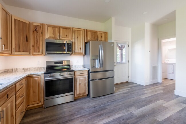 Building Photo - 2045 Southfork Dr